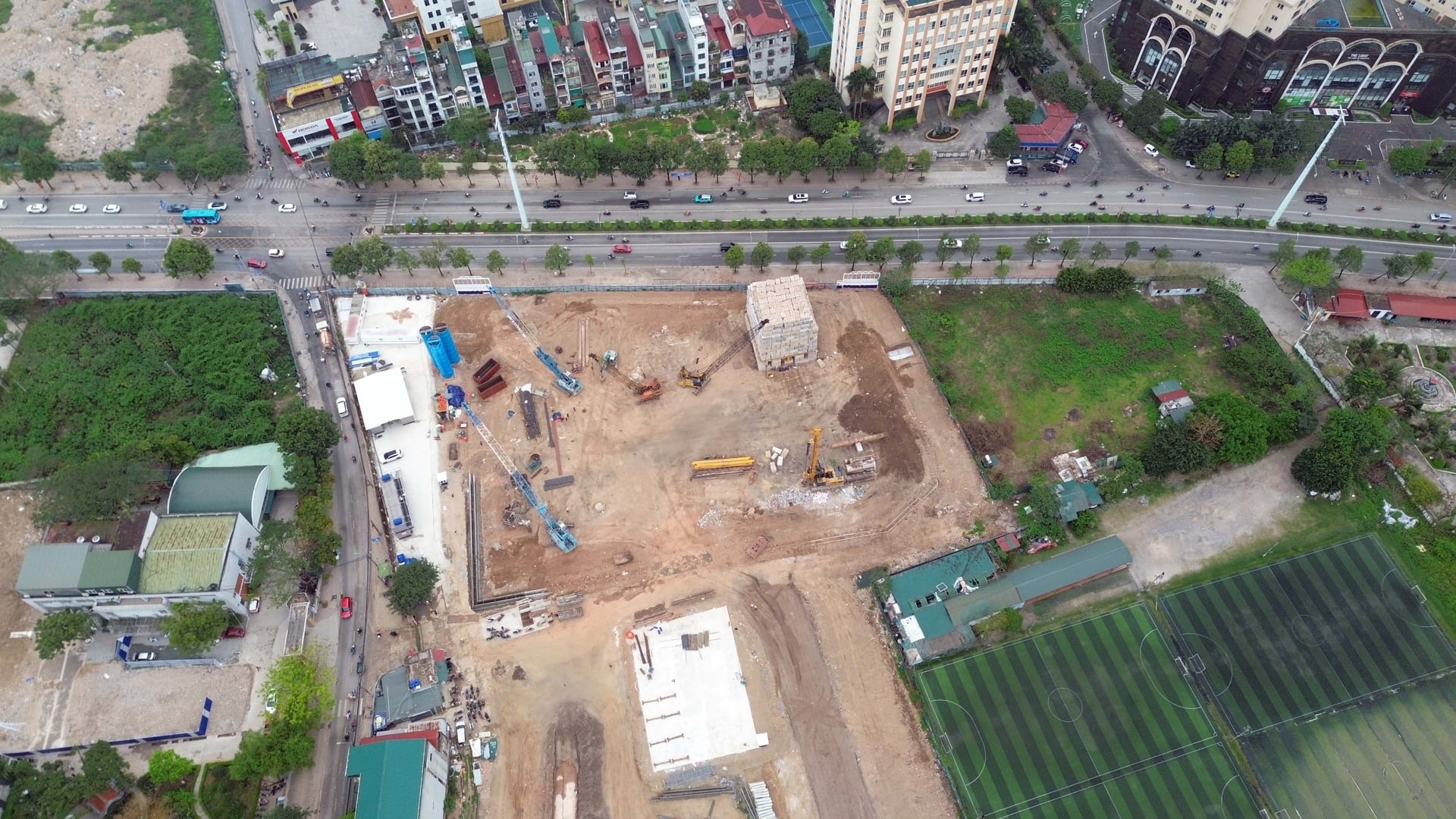 Tr&ecirc;n thực tế, MIC Tower được MIG l&ecirc;n kế hoạch đầu tư từ năm 2010, với t&ecirc;n gọi dự &aacute;n D47. Dự &aacute;n được H&agrave; Nội chấp thuận đầu tư th&ocirc;ng qua c&aacute;c văn bản v&agrave;o th&aacute;ng 6/2010 v&agrave; th&aacute;ng 7/2011.