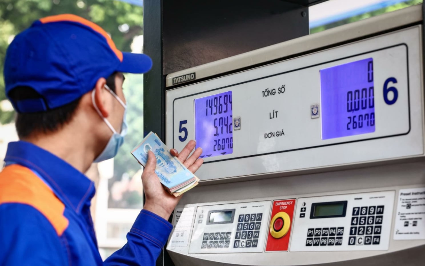 Thay v&igrave;&nbsp;đến ng&agrave;y 15/4 như Quyết định của Thủ tướng Ch&iacute;nh phủ, Bộ T&agrave;i ch&iacute;nh đề xuất k&eacute;o d&agrave;i thời gian giảm thuế xăng, dầu về 0% đến hết th&aacute;ng 6/2026.