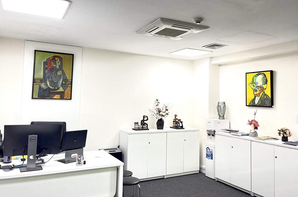 Văn Ph&uacute; - Invest biến nơi l&agrave;m việc trở th&agrave;nh bảo t&agrave;ng tranh qu&yacute; gi&aacute;. &nbsp;