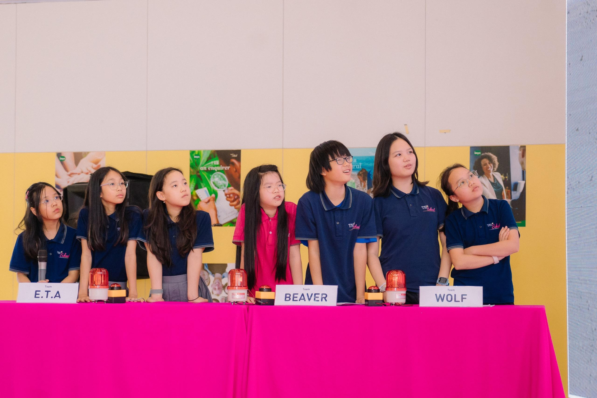 Học sinh trường TH School hào hứng với cu&ocirc;̣c thi tìm hi&ecirc;̉u v&ecirc;̀ tài chính. Ảnh: N.Khải