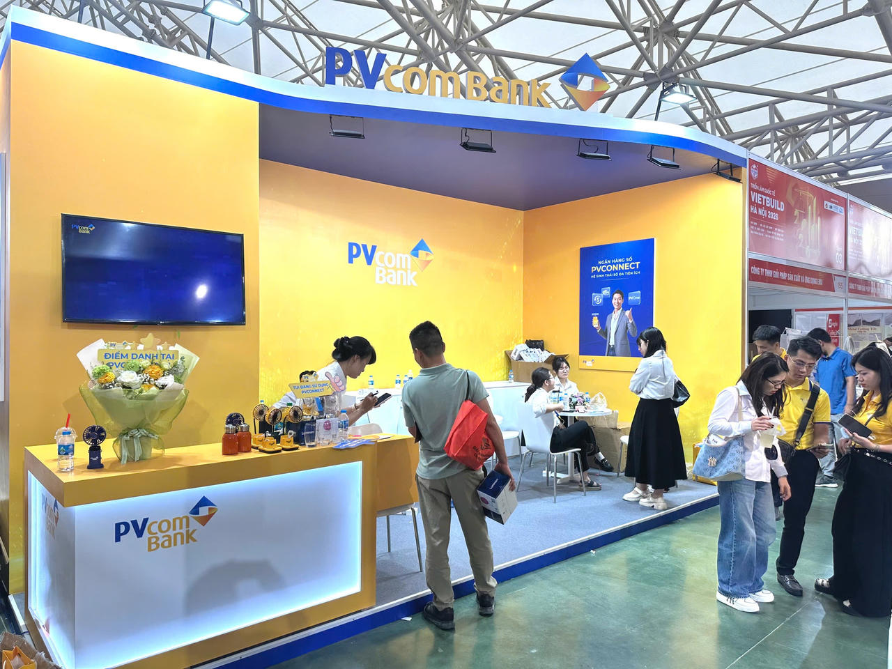 Gian h&agrave;ng của PVcomBank đặt tại sảnh số 3, vị tr&iacute; 149 &amp; 154