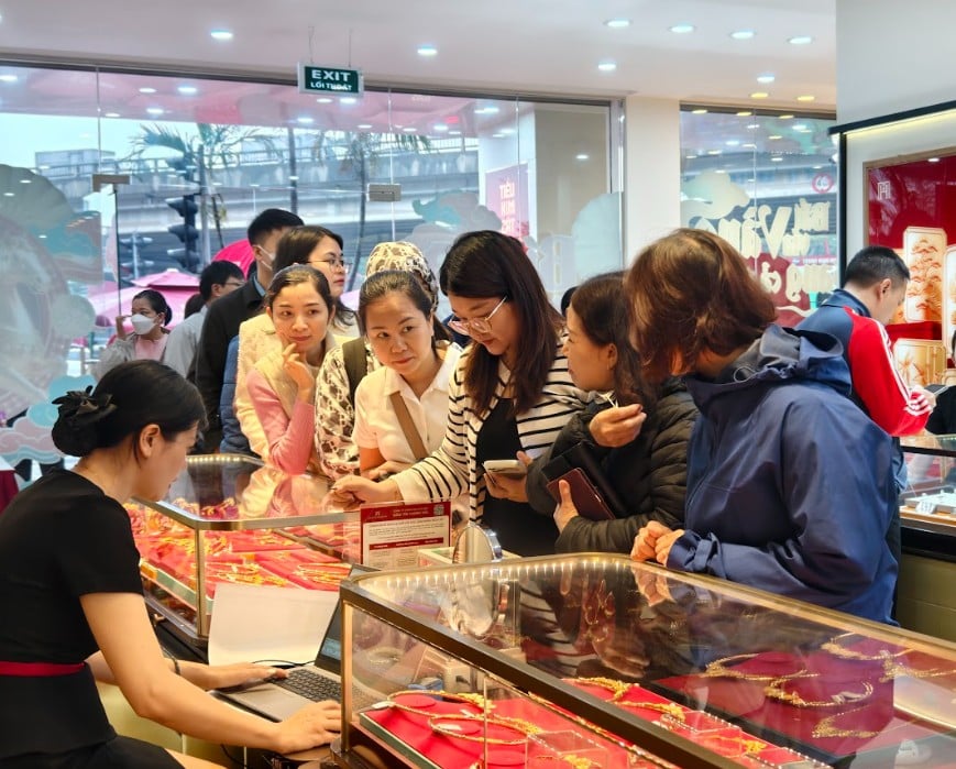 Giá vàng hôm nay 3/4: Vàng nhẫn ngừng rớt giá - Ảnh 2