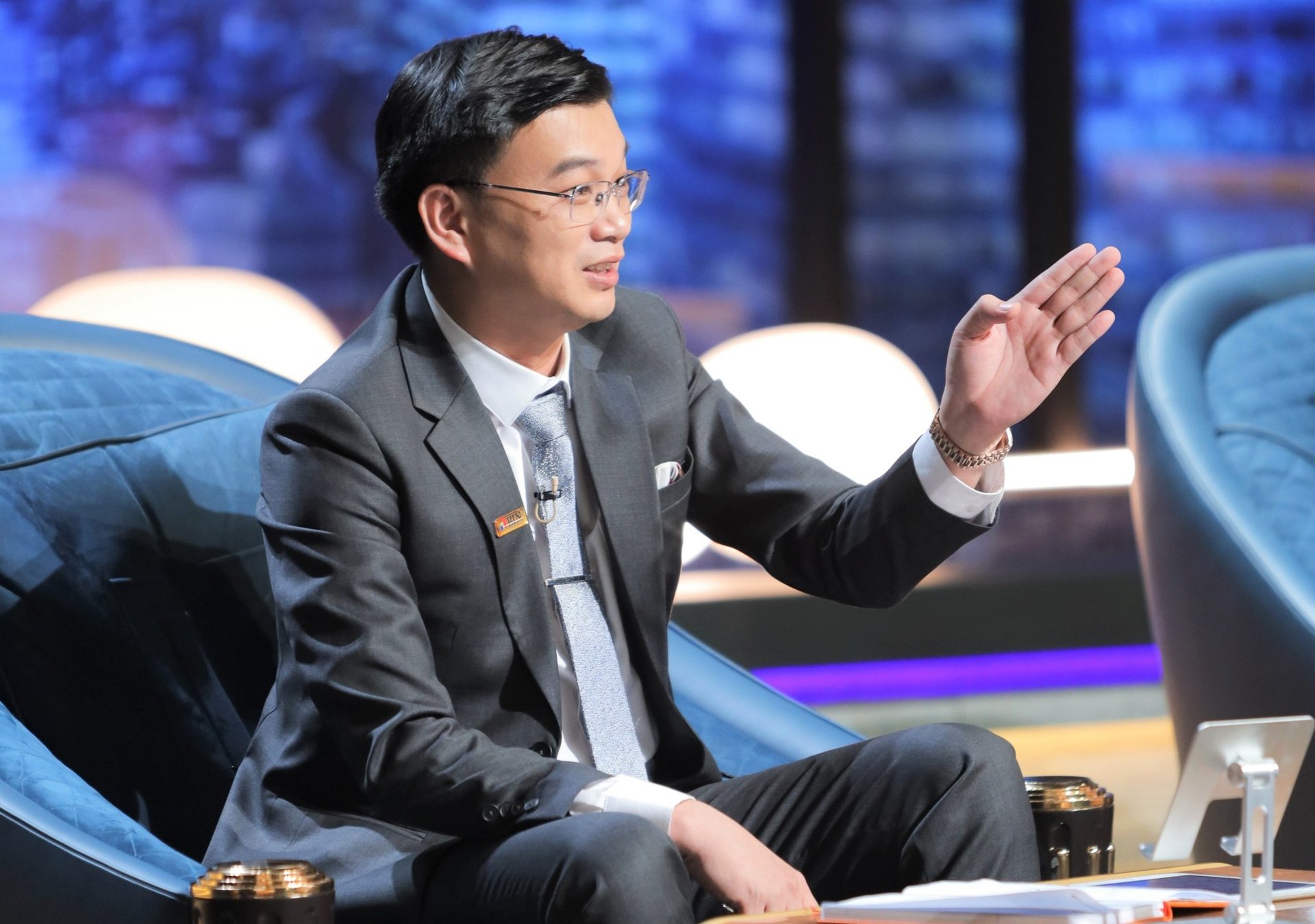 Shark L&ecirc; H&ugrave;ng Anh.