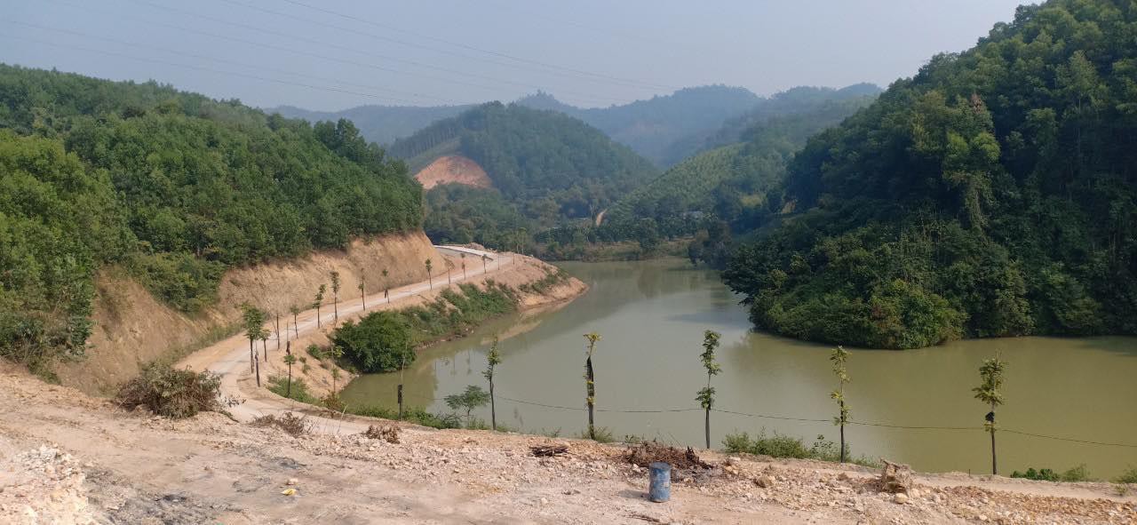 Dự &aacute;n Khu sinh th&aacute;i nghỉ dưỡng Bảo Thọ Quốc Tế H&ograve;a B&igrave;nh (TP H&ograve;a B&igrave;nh) chưa được cấp giấy ph&eacute;p x&acirc;y dựng, chưa c&oacute; thiết kế cơ sở, thiết kế bản vẽ thi c&ocirc;ng đ&atilde; thực hiện x&acirc;y dựng đường giao th&ocirc;ng nội bộ, san hạ mặt bằng&hellip; &nbsp;