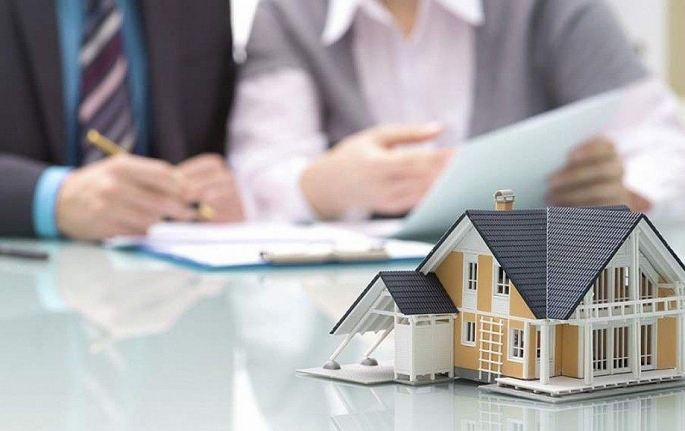 Khi ng&acirc;n h&agrave;ng bắt đầu siết t&iacute;n dụng v&agrave;o bất động sản, điều n&agrave;y cũng đồng nghĩa với nguy cơ b&aacute;n cắt lỗ sẽ xuất hiện tr&ecirc;n thị trường nếu như nh&agrave; đầu tư đang phải chịu &aacute;p lực về mặt t&agrave;i ch&iacute;nh