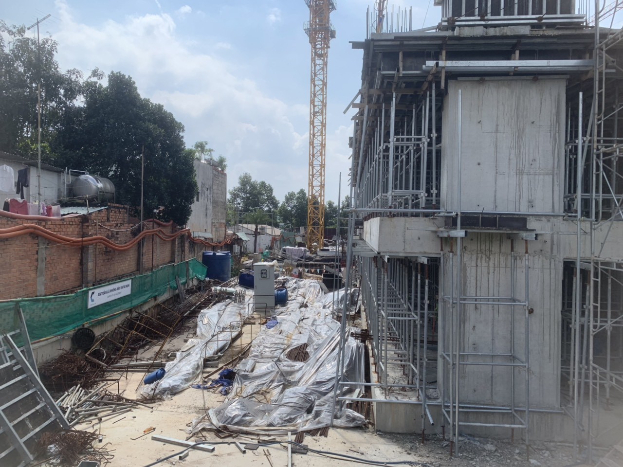 Một c&ocirc;ng tr&igrave;nh bất chấp ph&aacute;p luật x&acirc;y dựng tr&aacute;i ph&eacute;p.