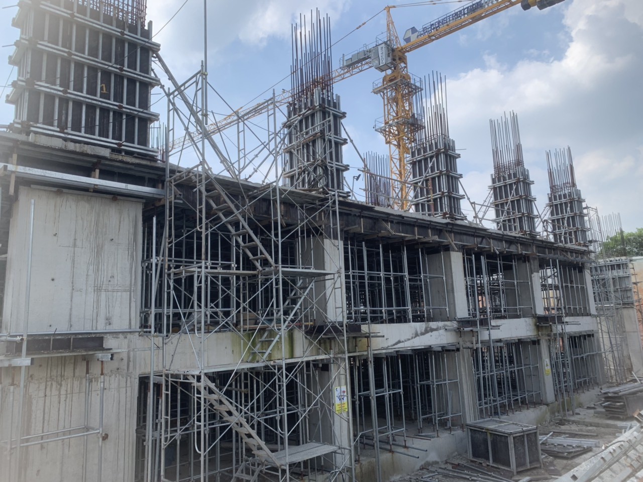 Cố t&igrave;nh vi phạm ph&aacute;p luật, x&acirc;y dựng c&ocirc;ng tr&igrave;nh tr&aacute;i ph&eacute;p nhưng của nhưng những sai phạm kh&ocirc;ng được xử l&yacute; triệt để khiến dư luận ho&agrave;i nghi cơ quan chức năng đang "n&acirc;ng đỡ trong s&aacute;ng" cho doanh nghiệp của Cường "đ&ocirc; la".