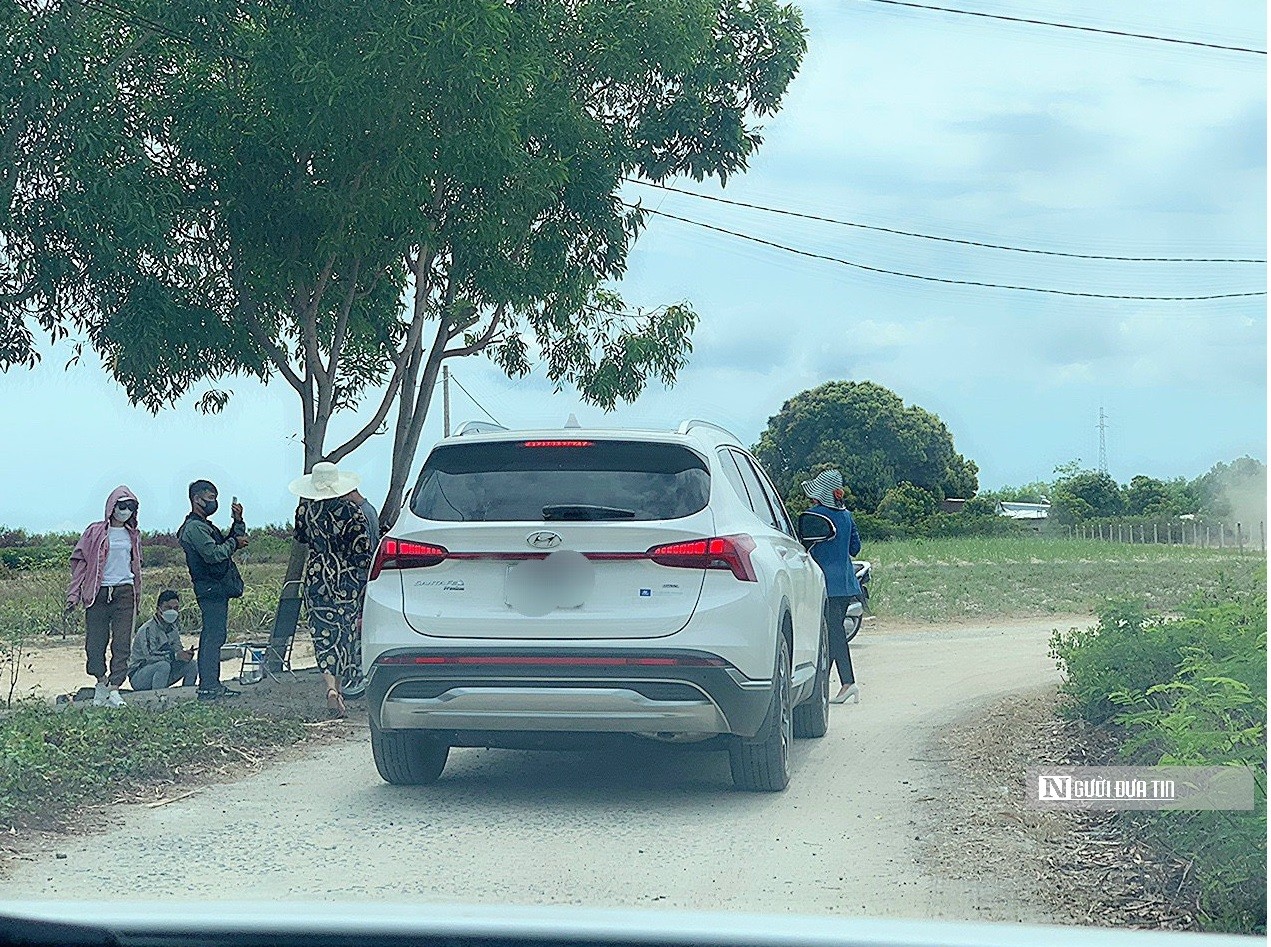 ... để xem khu vực đất, livestream, chụp ảnh.