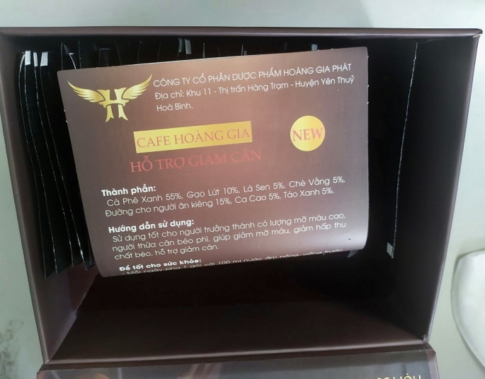 Thực phẩm bổ sung cafe Ho&agrave;ng Gia; SCB: 0101/TPBS/XNCB/2020; Quy c&aacute;ch: 30 g&oacute;i/hộp; Đơn vị chịu tr&aacute;ch nhiệm v&agrave; ph&acirc;n phối sản phẩm: C&ocirc;ng ty cổ phần dược mỹ phẩm Ho&agrave;ng Gia Ph&aacute;t, địa chỉ: Khu 11, Thị trấn H&agrave;ng Trạm, Huyện Y&ecirc;n Thuỷ, tỉnh Ho&agrave; B&igrave;nh; Sản xuất tại: Nh&agrave; m&aacute;y dược mỹ phẩm Lasva, địa chỉ: Kim Sơn, Sơn T&acirc;y, H&agrave; Nội