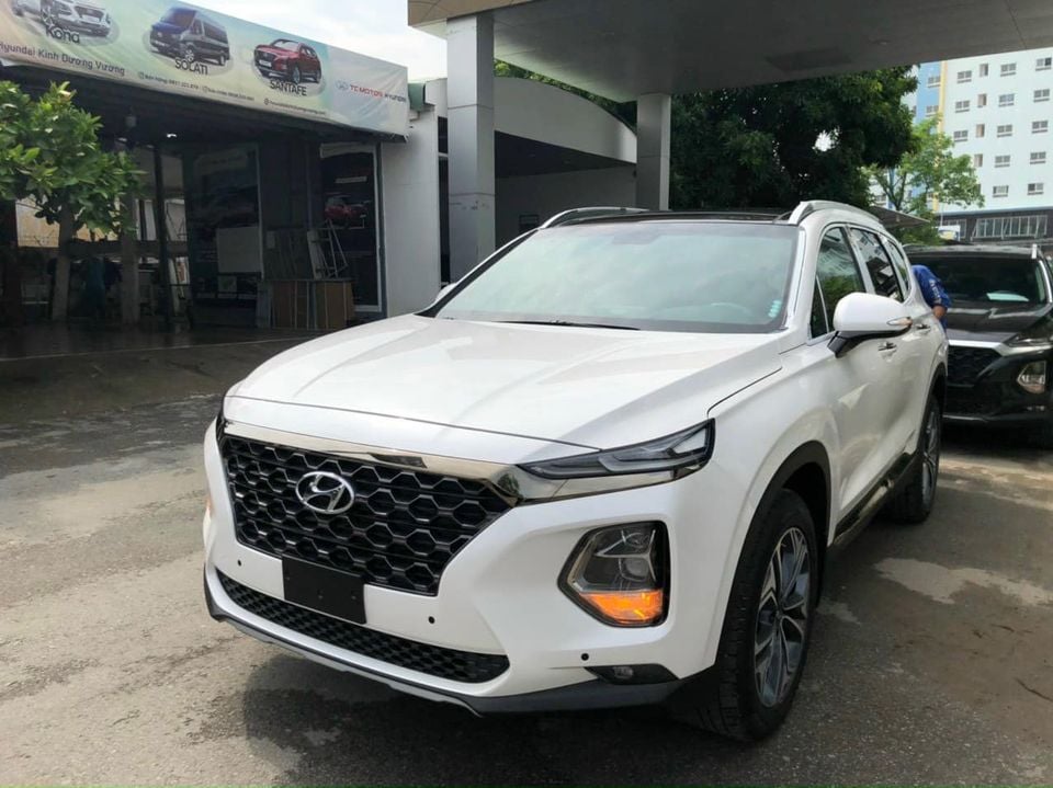 Hyundai Santa Fe. &nbsp;