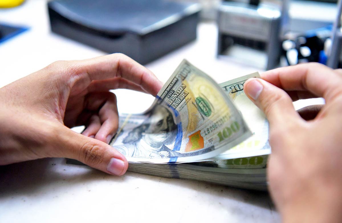 Giá USD ngân hàng tăng mạnh, lên đỉnh cao mới - Ảnh 1