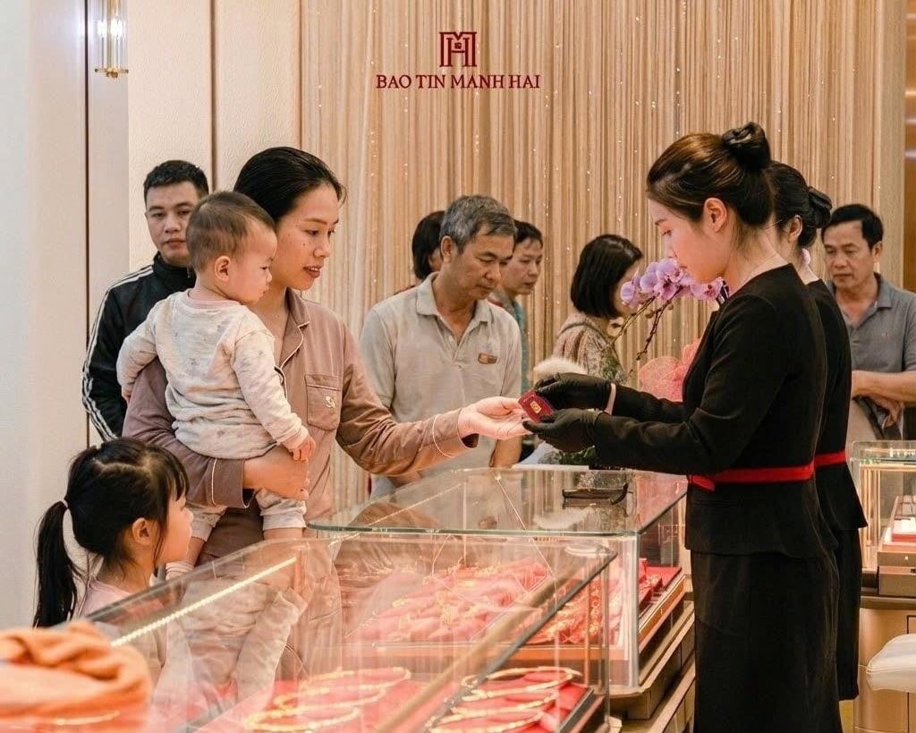 Giá vàng hôm nay 8/4: Vàng nhẫn liên tục đảo chiều, rủi ro chờ phía trước - Ảnh 1