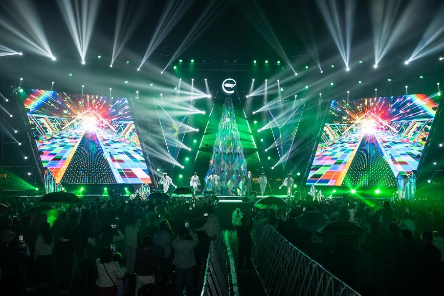 Lễ hội &acirc;m nhạc thu h&uacute;t h&agrave;ng chục ngh&igrave;n cư d&acirc;n, người d&acirc;n th&agrave;nh Vinh tham dự