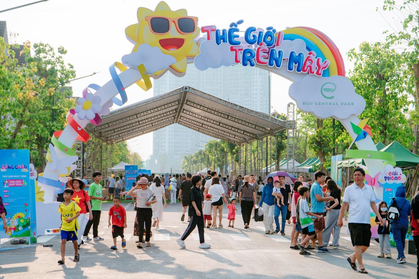 Li&ecirc;n tục c&aacute;c sự kiện được tổ chức tại tuyến phố đi bộ H&ugrave;ng Vương