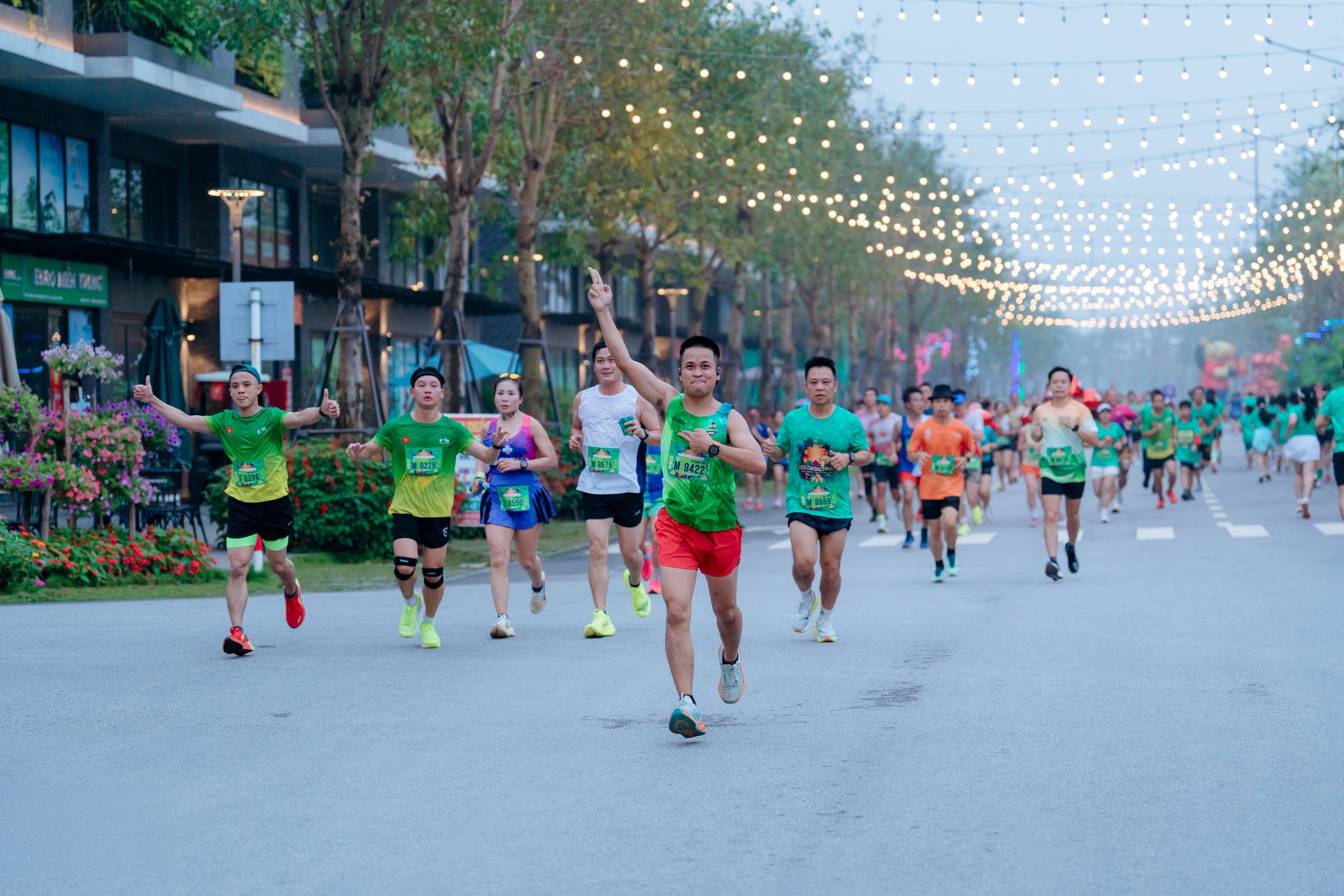 Khoảnh khắc chạy giữa thi&ecirc;n nhi&ecirc;n của c&aacute;c runner