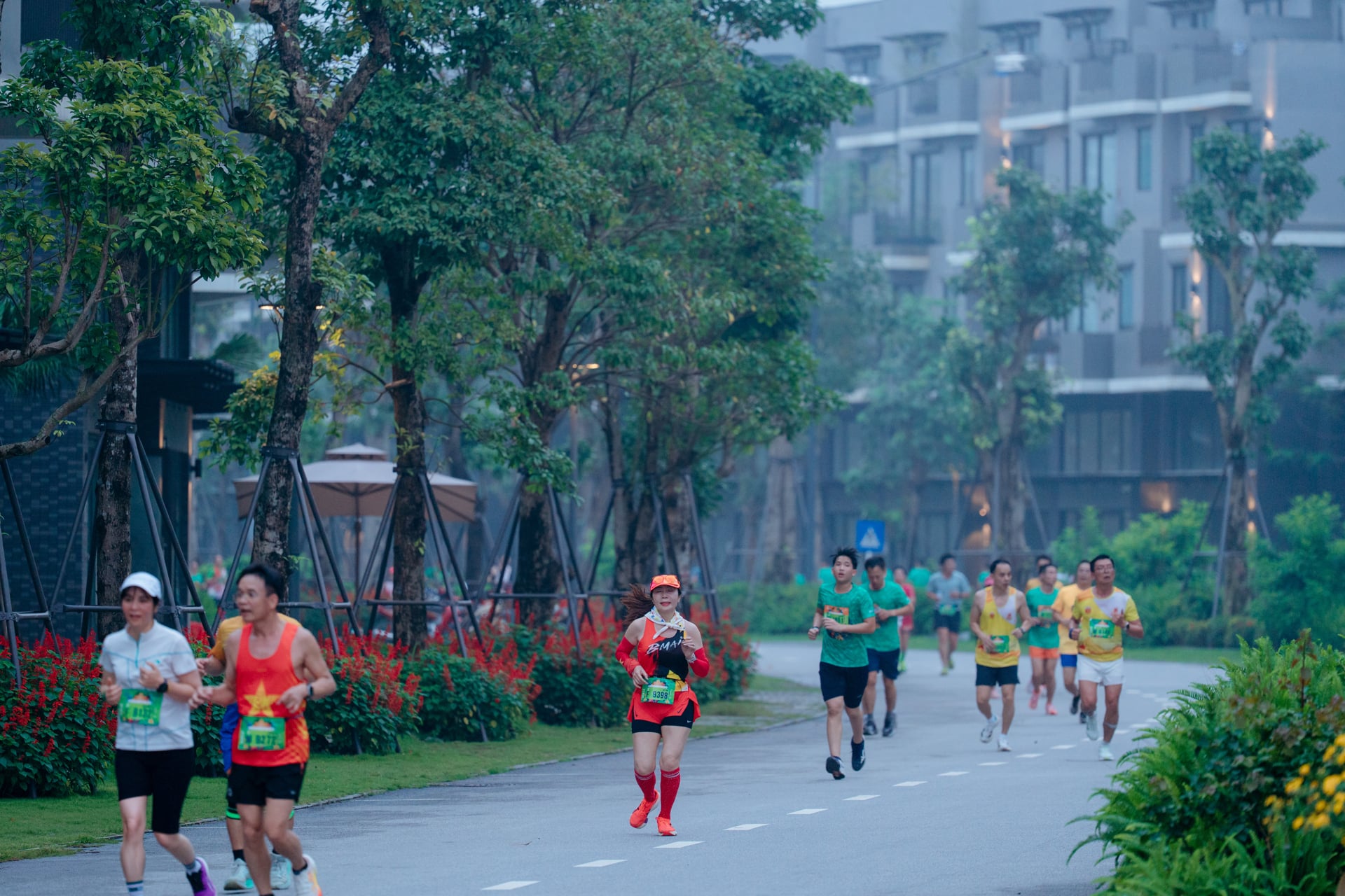 Chạy v&agrave; h&ograve;a m&igrave;nh giữa thi&ecirc;n nhi&ecirc;n tại Central Park Marathon 2026