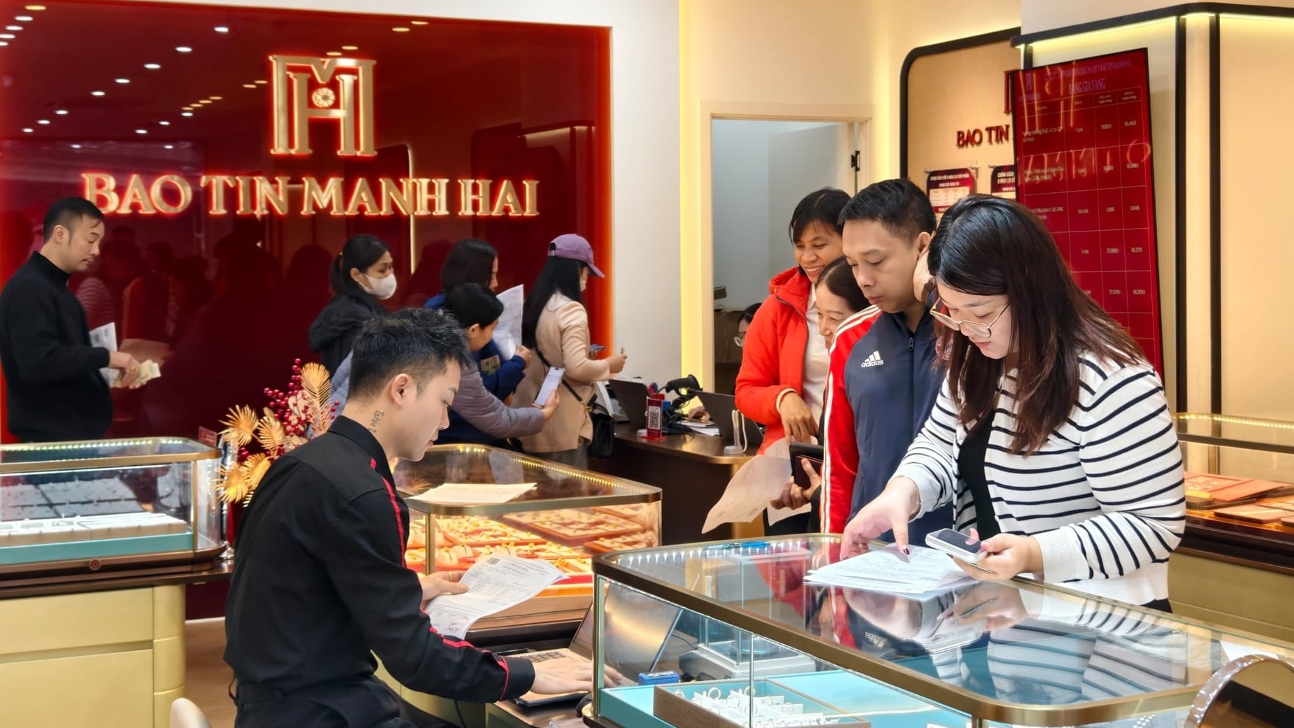 Giá vàng hôm nay 10/4: Động thái lạ, đồng loạt tăng giá mua vào - Ảnh 1