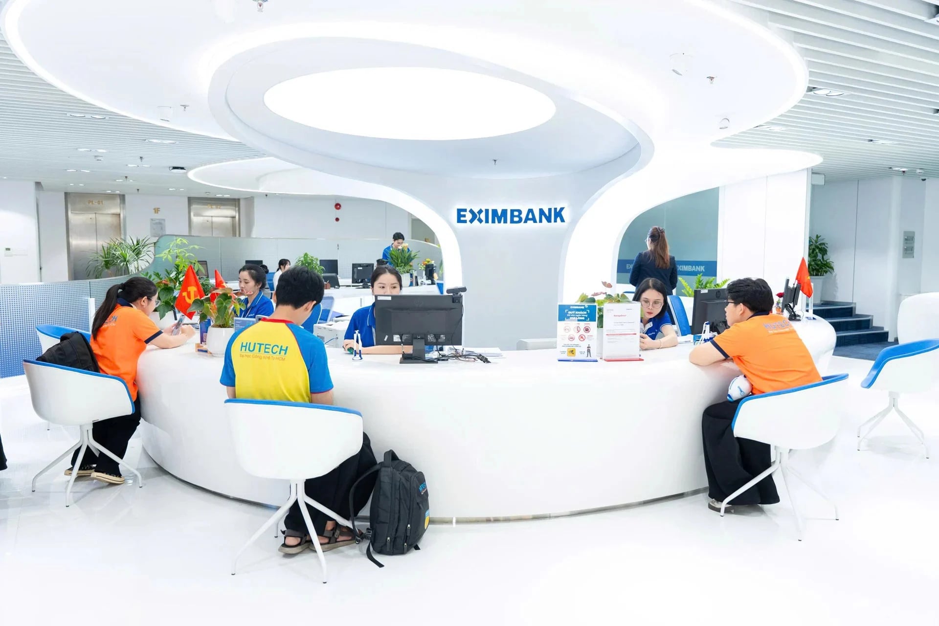 Eximbank bất ngờ giảm mạnh mục tiêu lợi nhuận, không chia cổ tức - Ảnh 1