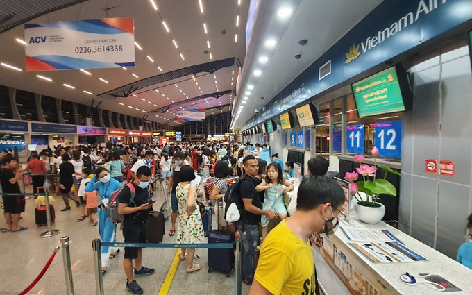 Nhu cầu tăng cao khiến gi&aacute; v&eacute; m&aacute;y bay dịp nghỉ lễ 30/4 v&agrave; 1/5 được đẩy l&ecirc;n mức cao ngất ngưởng. (Ảnh minh họa)