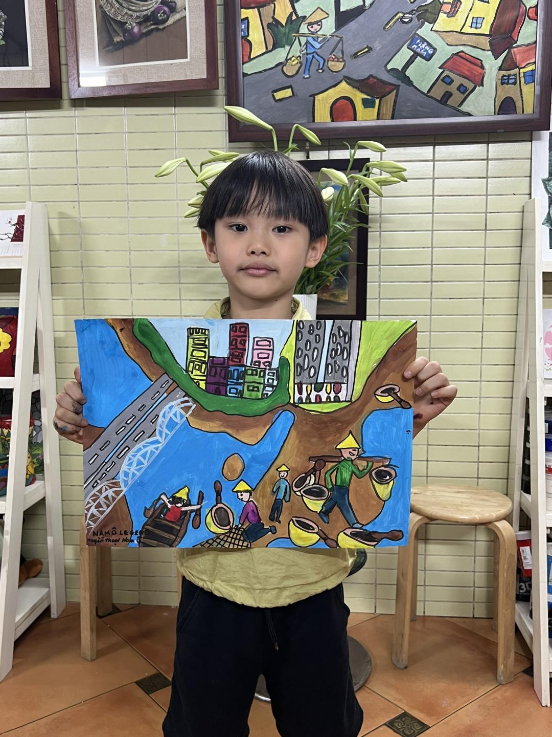 &ldquo;Em vẽ h&igrave;nh ảnh l&agrave;ng ch&agrave;i ven biển Nam &Ocirc;, h&igrave;nh ảnh cuộc sống h&agrave;ng ng&agrave;y của những người d&acirc;n l&agrave;ng ch&agrave;i, b&ecirc;n bờ biển với b&atilde;i c&aacute;t trắng mịn bầu trời trong xanh v&agrave; kh&ocirc;ng kh&iacute; trong l&agrave;nh. Xa xa l&agrave; h&igrave;nh ảnh sự ph&aacute;t triển của v&ugrave;ng đất Nam &Ocirc;. Người d&acirc;n th&acirc;n thiện v&agrave; giữ g&igrave;n được m&ocirc;i trường v&agrave; cảnh đẹp của v&ugrave;ng đất n&agrave;y&rdquo;, Anh Minh chia sẻ.