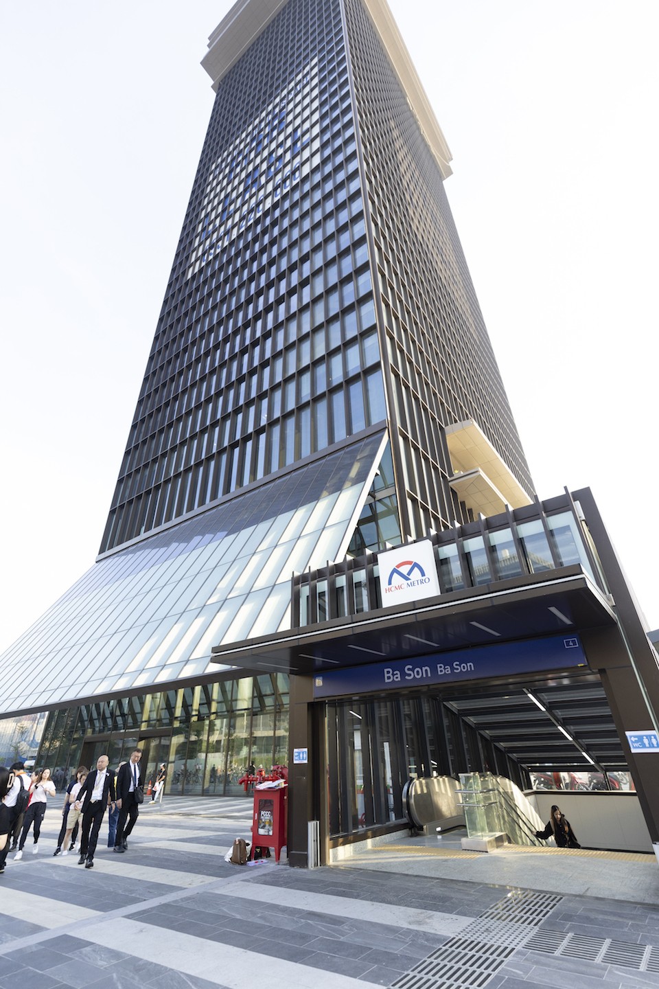 Marina Central Tower l&agrave; t&ograve;a thương mại đầu ti&ecirc;n tại TP.HCM kết nối trực tiếp với tuyến metro tại ga Ba Son.