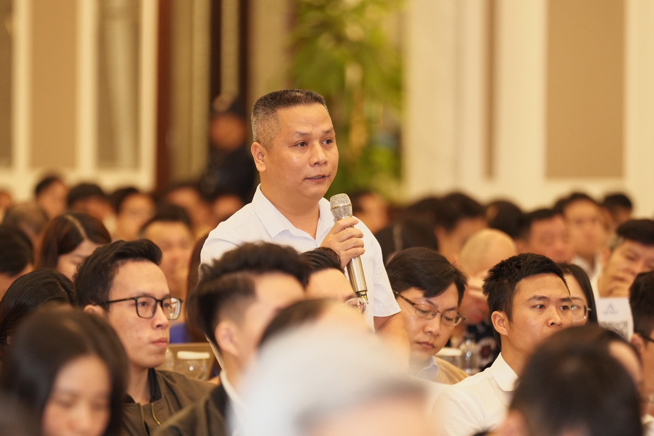 Cổ đ&ocirc;ng quan t&acirc;m, đặt nhiều c&acirc;u hỏi về lĩnh vực sản xuất kinh doanh th&eacute;p &nbsp;