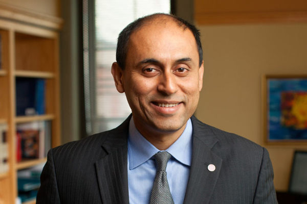 Gi&aacute;o sư Soumitra Dutta.