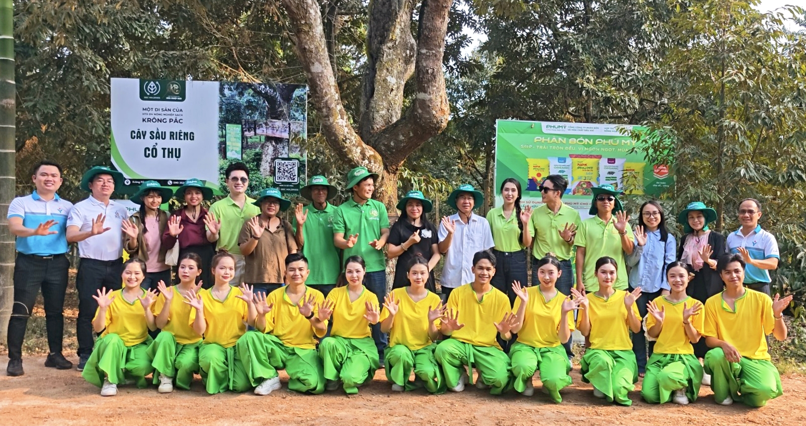 Ph&uacute; Mỹ đồng h&agrave;nh c&ugrave;ng Lễ Hội Sầu ri&ecirc;ng, khởi đầu bằng trải nghiệm quy tr&igrave;nh &ldquo;Thụ phấn hoa sầu ri&ecirc;ng&rdquo;.