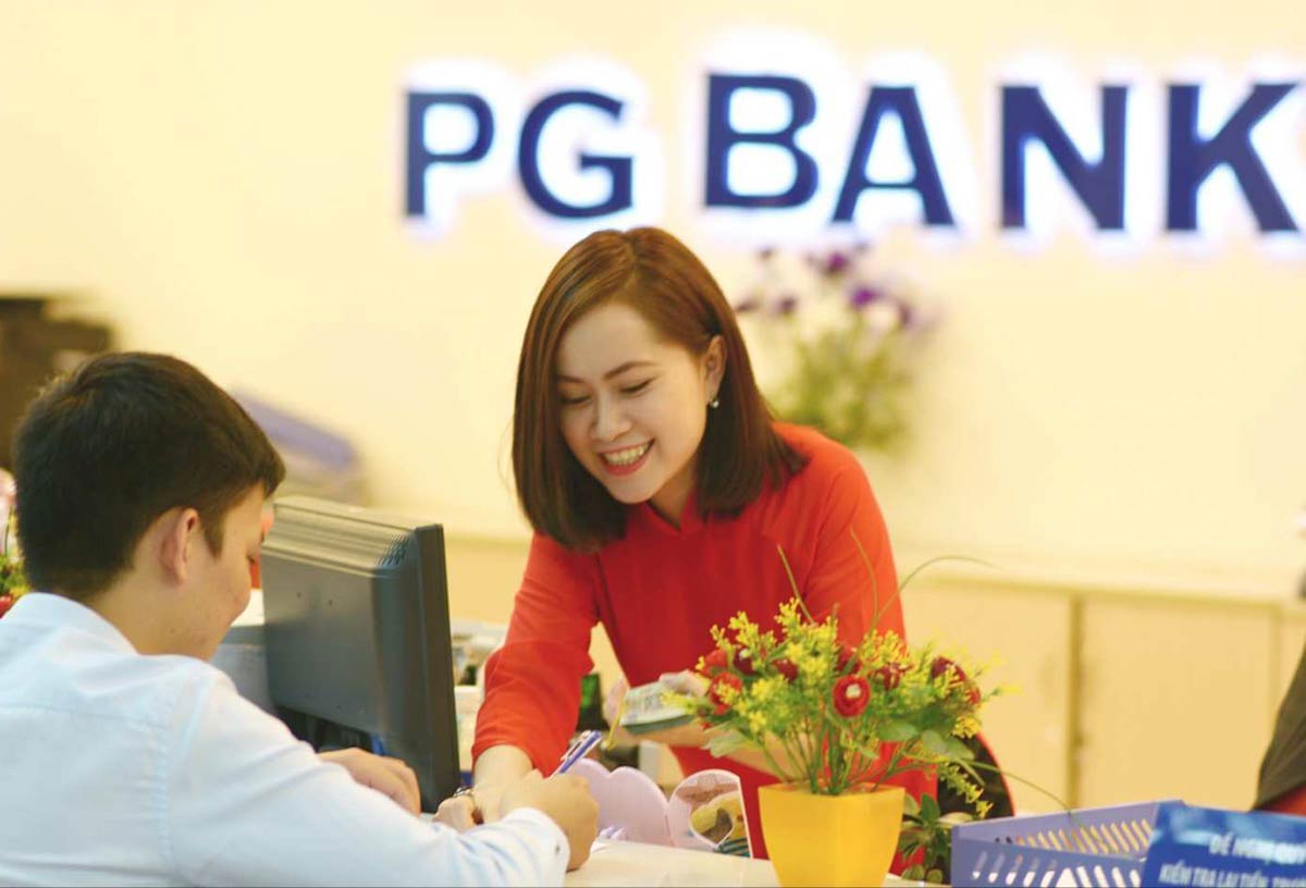 Ng&#226;n h&#224;ng đầu ti&#234;n b&#225;o lợi nhuận sụt giảm trong qu&#253; đầu năm - Ảnh 1