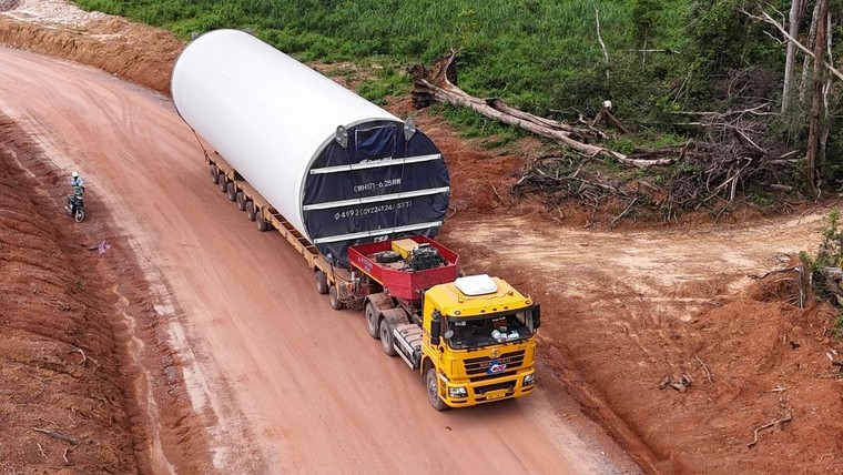 Từ công trường "3 không" đến dòng điện vượt biên giới: Cách Bầu Hiển làm nên kỳ tích Savan 1 trong 16 tháng - Ảnh 5