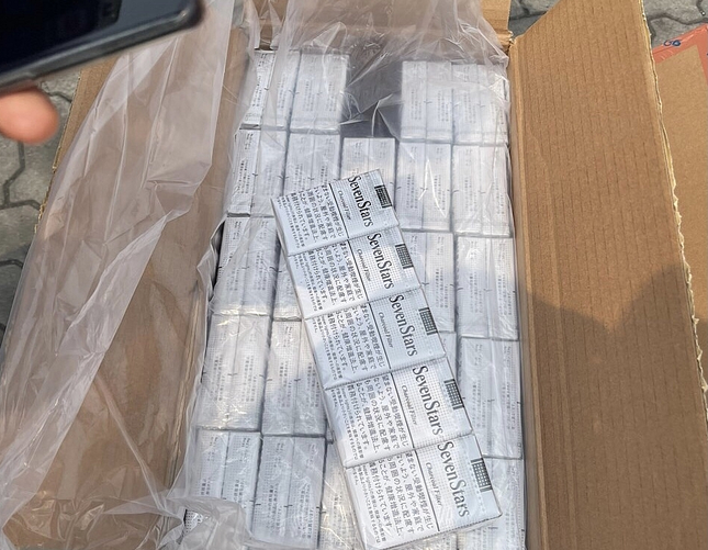 L&ocirc; thuốc nghi vấn giả thương hiệu Seven Stars. Ảnh: Tiền Phong