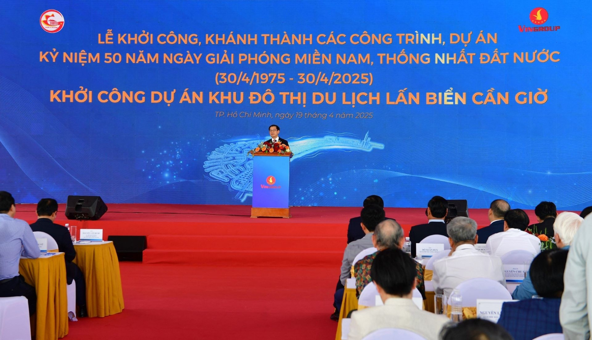 Ph&oacute; Chủ tịch ki&ecirc;m Tổng gi&aacute;m đốc Tập đo&agrave;n Vingroup Nguyễn Việt Quang - ph&aacute;t biểu.