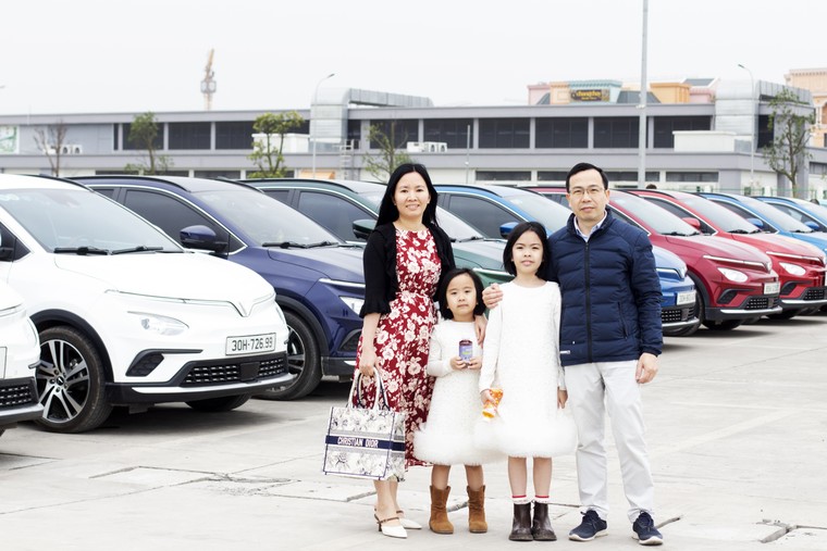 Gần 400 xe điện VinFast tạo biểu tượng &quot;V&#236; Việt Nam Xanh&quot;, mở m&#224;n ấn tượng tại ng&#224;y hội Xanh lớn nhất Việt Nam - Ảnh 1