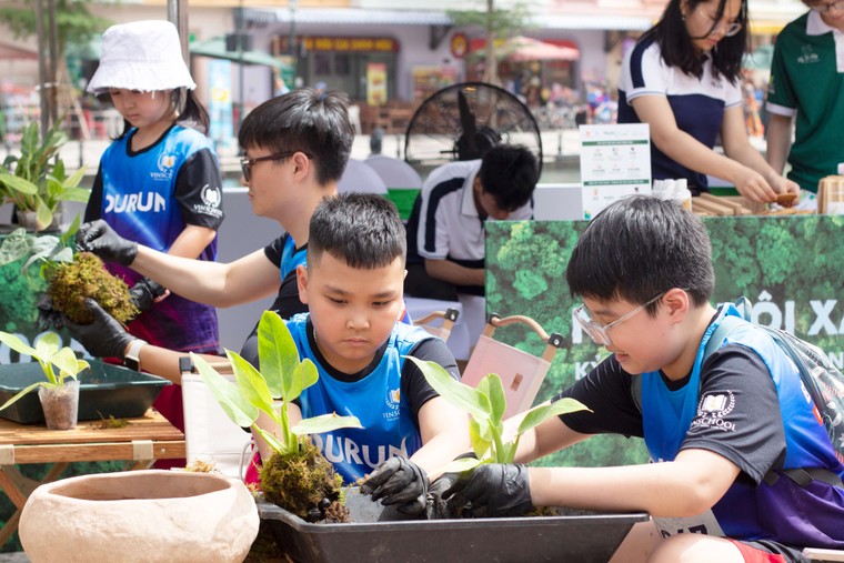 Gần 400 xe điện VinFast tạo biểu tượng &quot;V&#236; Việt Nam Xanh&quot;, mở m&#224;n ấn tượng tại ng&#224;y hội Xanh lớn nhất Việt Nam - Ảnh 9
