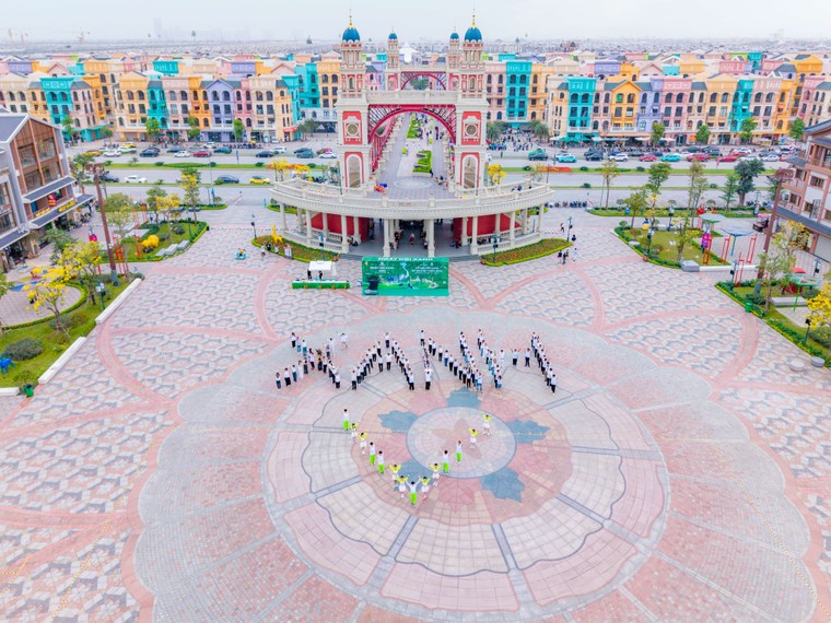 Gần 400 xe điện VinFast tạo biểu tượng &quot;V&#236; Việt Nam Xanh&quot;, mở m&#224;n ấn tượng tại ng&#224;y hội Xanh lớn nhất Việt Nam - Ảnh 5