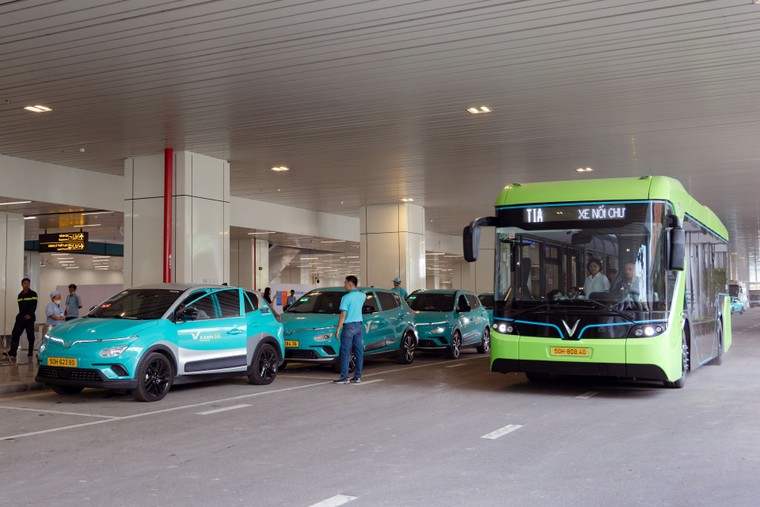 VinBus vận h&#224;nh tuyến bu&#253;t điện độc quyền kết nối ba nh&#224; ga s&#226;n bay T&#226;n Sơn Nhất - Ảnh 2