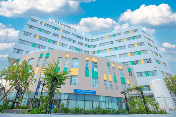 Vinmec Nha Trang được x&acirc;y dựng tr&ecirc;n khu&ocirc;n vi&ecirc;n hơn 5.000 m2 với mức đầu tư lớn.