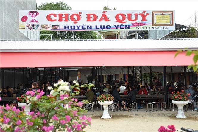 Chợ đ&aacute; qu&yacute; Lục Y&ecirc;n &ndash; Kinh đ&ocirc; đ&aacute; qu&yacute; của Việt Nam. &nbsp;