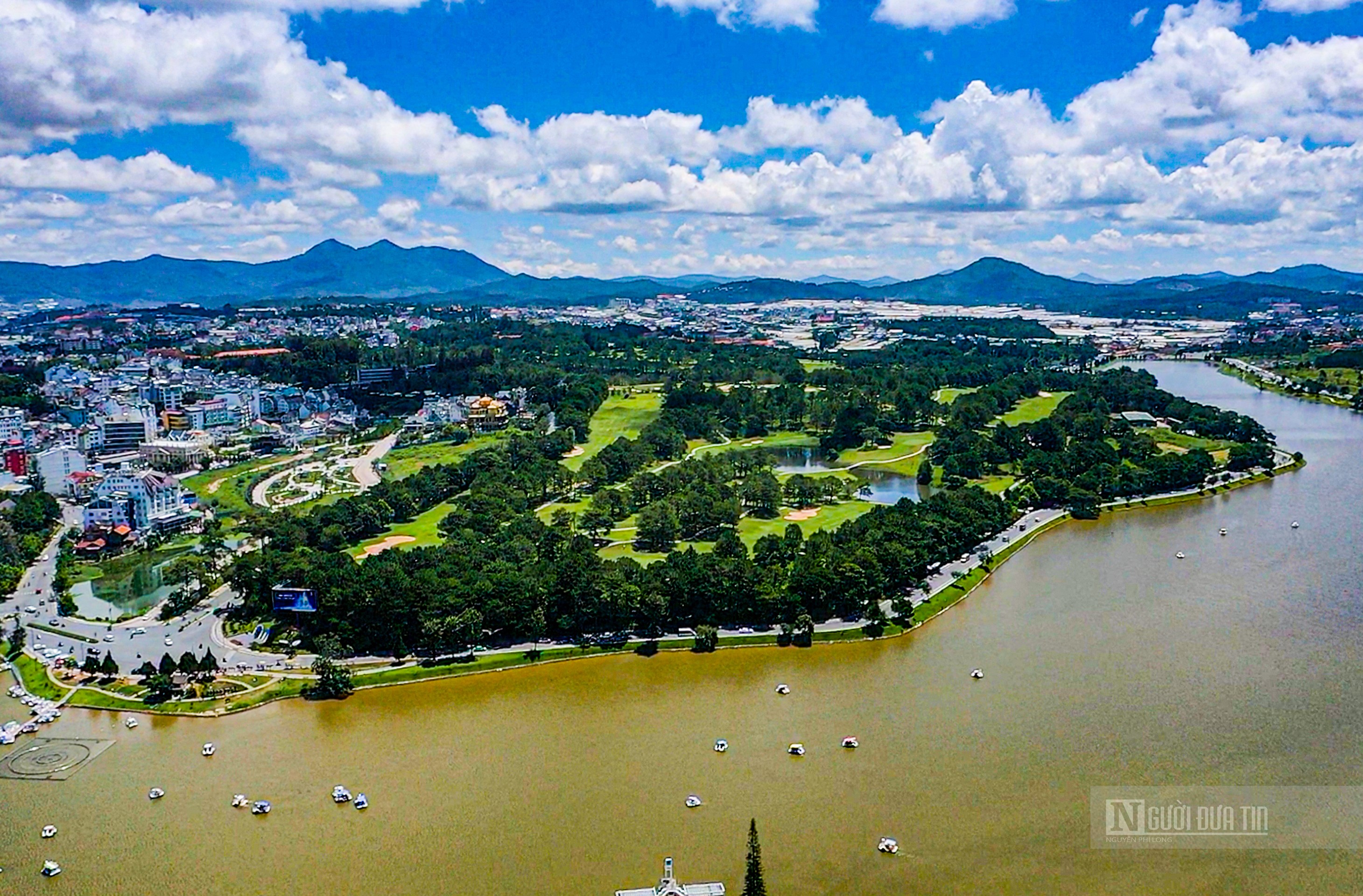 Được mệnh danh l&agrave; s&acirc;n golf đầu ti&ecirc;n v&agrave; l&acirc;u đời nhất của Việt Nam, nơi đ&acirc;y chứa đựng nhiều gi&aacute; trị độc đ&aacute;o.