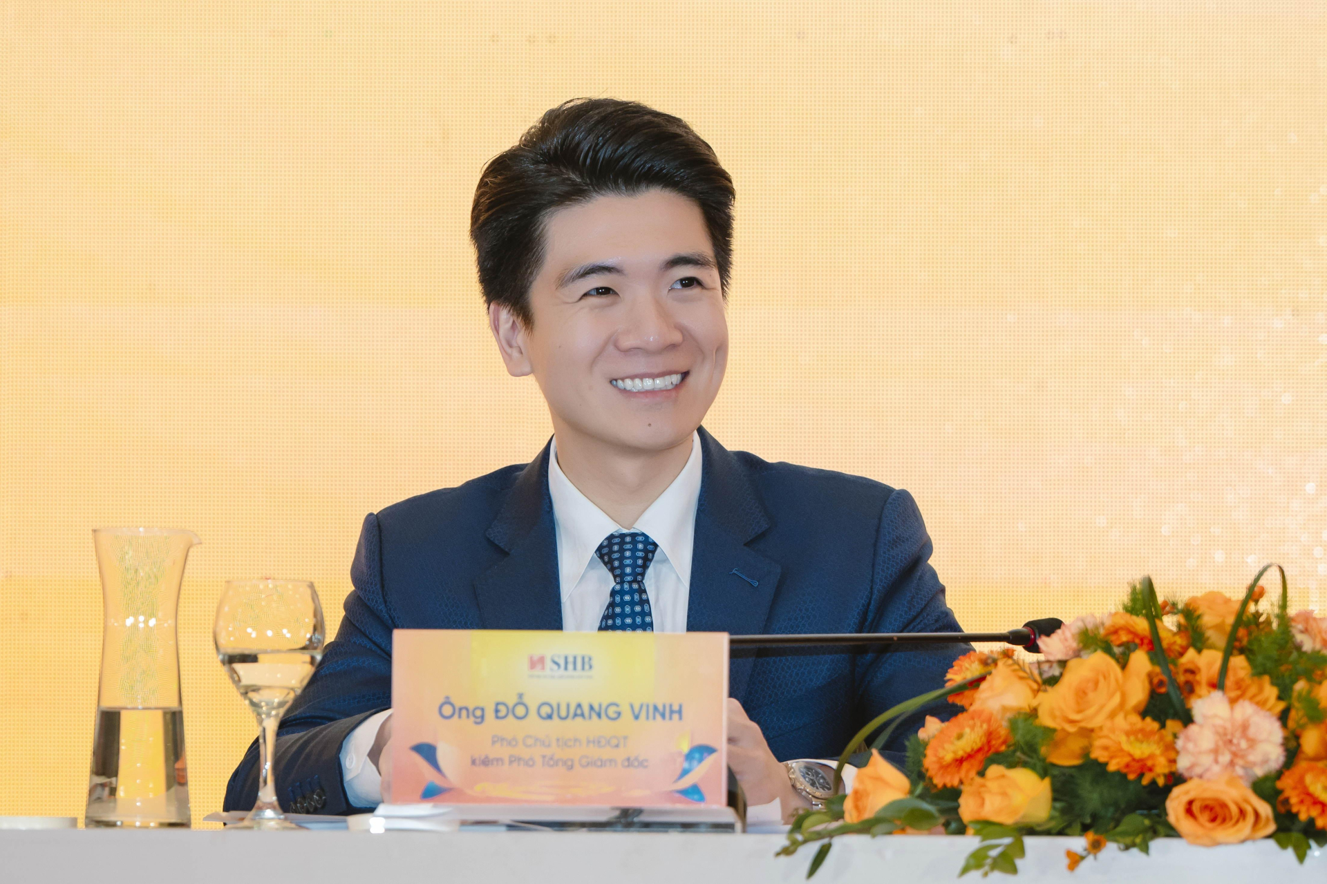 &Ocirc;ng Đỗ Quang Vinh - Ph&oacute; Chủ tịch HĐQT SHB l&agrave; một l&atilde;nh đạo trẻ c&oacute; nhiều đ&oacute;ng g&oacute;p v&ocirc; c&ugrave;ng quan trọng trong qu&aacute; tr&igrave;nh t&aacute;i thiết hệ thống, bứt ph&aacute; trong kỷ nguy&ecirc;n mới.