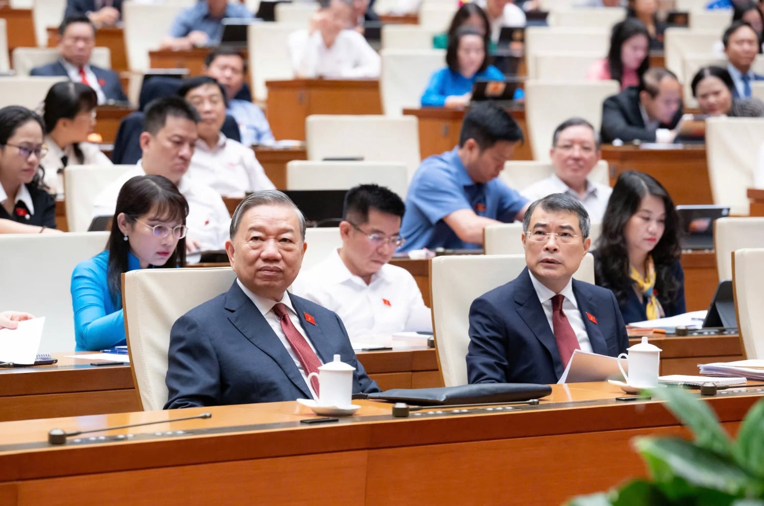 L&atilde;nh đạo Đảng, Nh&agrave; nước tại phi&ecirc;n họp ng&agrave;y 23/4. Ảnh: Media Quốc hội