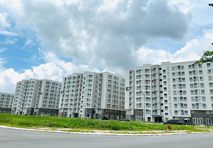 Bộ X&acirc;y dựng cho ph&eacute;p chủ đầu tư nh&agrave; ở x&atilde; hội lựa chọn thủ tục thẩm định hoặc xin ph&eacute;p x&acirc;y dựng để được miễn giấy ph&eacute;p, th&aacute;o gỡ vướng mắc l&acirc;u nay. (Ảnh minh họa)