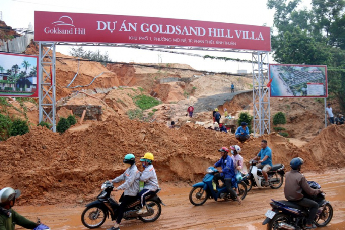 Chủ tịch B&igrave;nh Thuận lệnh kiểm tra dự &aacute;n tr&ecirc;n đồi n&uacute;i c&oacute; nguy cơ sạt lở. Ảnh Phương Nam