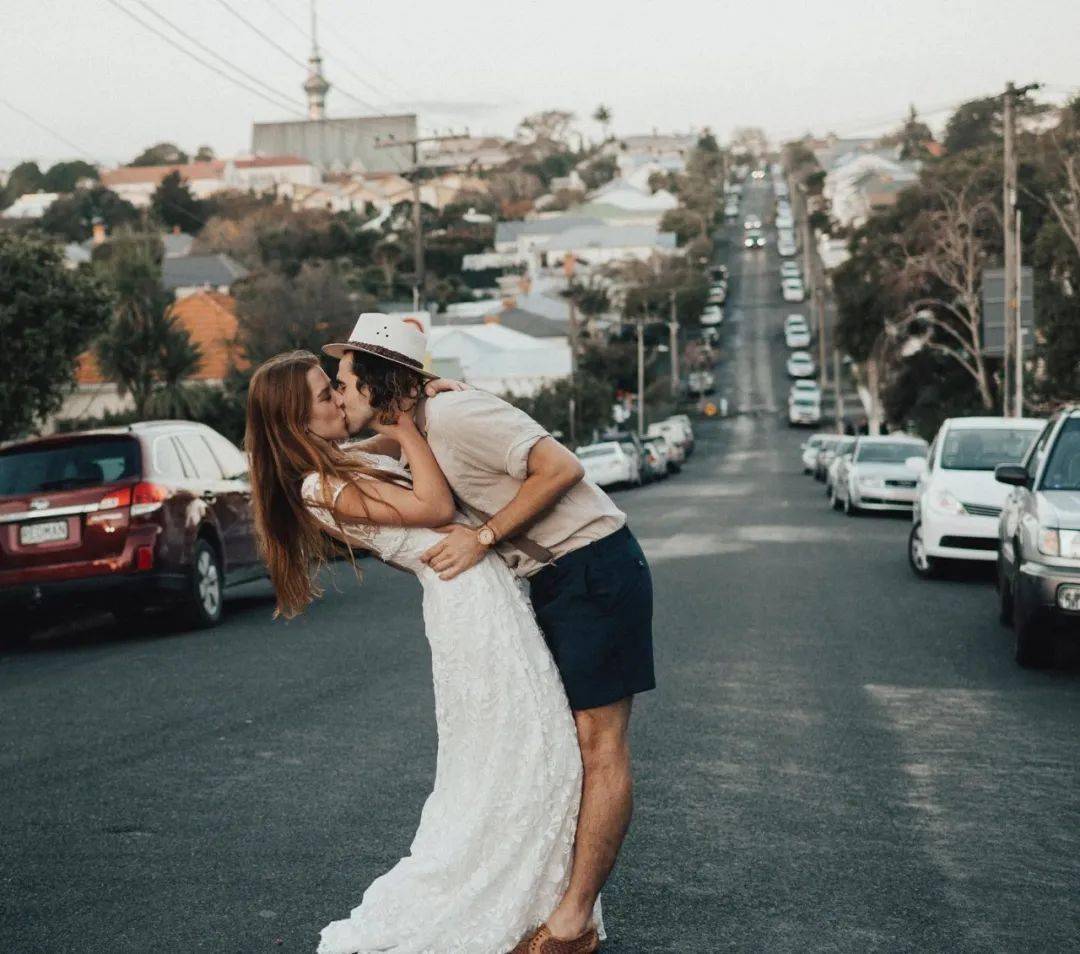 Trước khi muốn sống tối giản, thứ ch&uacute;ng ta thực sự cần phải suy ngẫm đ&oacute; l&agrave; quan hệ thực sự giữa ta v&agrave; đồ vật. &nbsp;