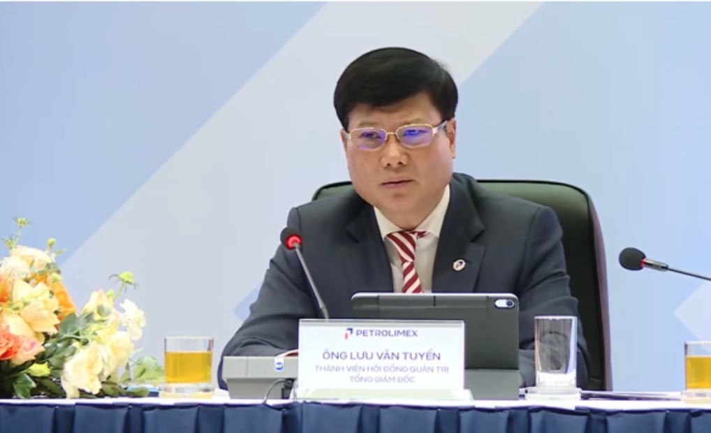 Petrolimex dự kiến lỗ hơn 1.000 tỷ đồng qu&yacute; I v&igrave; biến động gi&aacute; dầu &ldquo;chưa từng c&oacute;&rdquo;.