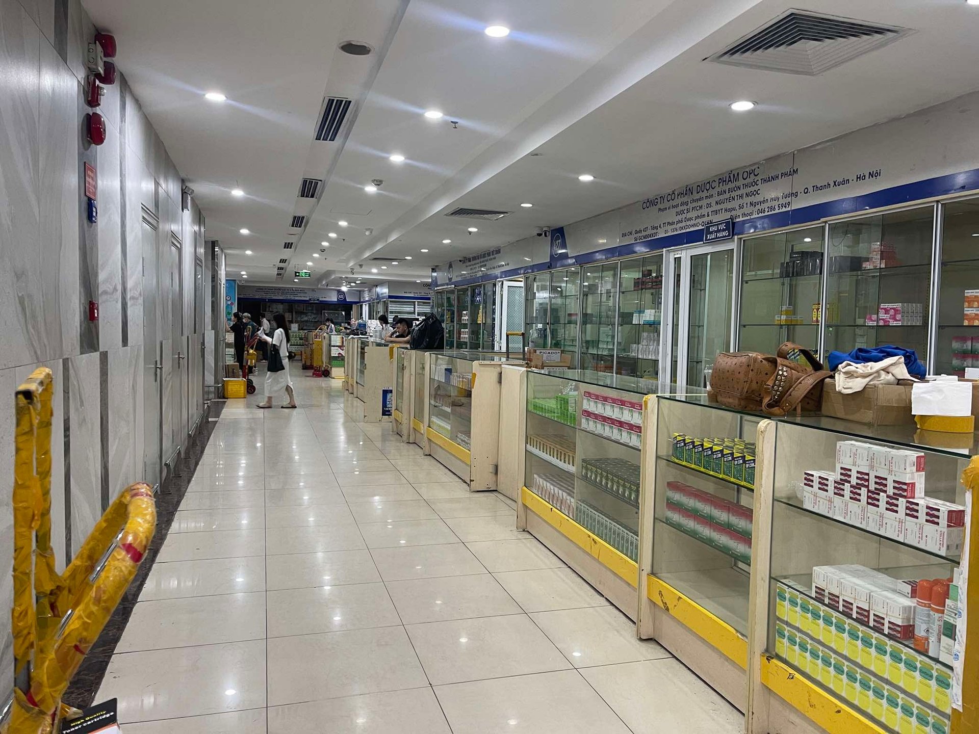 Kh&aacute;ch h&agrave;ng mất niềm tin, hiệu thuốc vắng vẻ sau &ldquo;b&atilde;o&rdquo; thuốc giả.