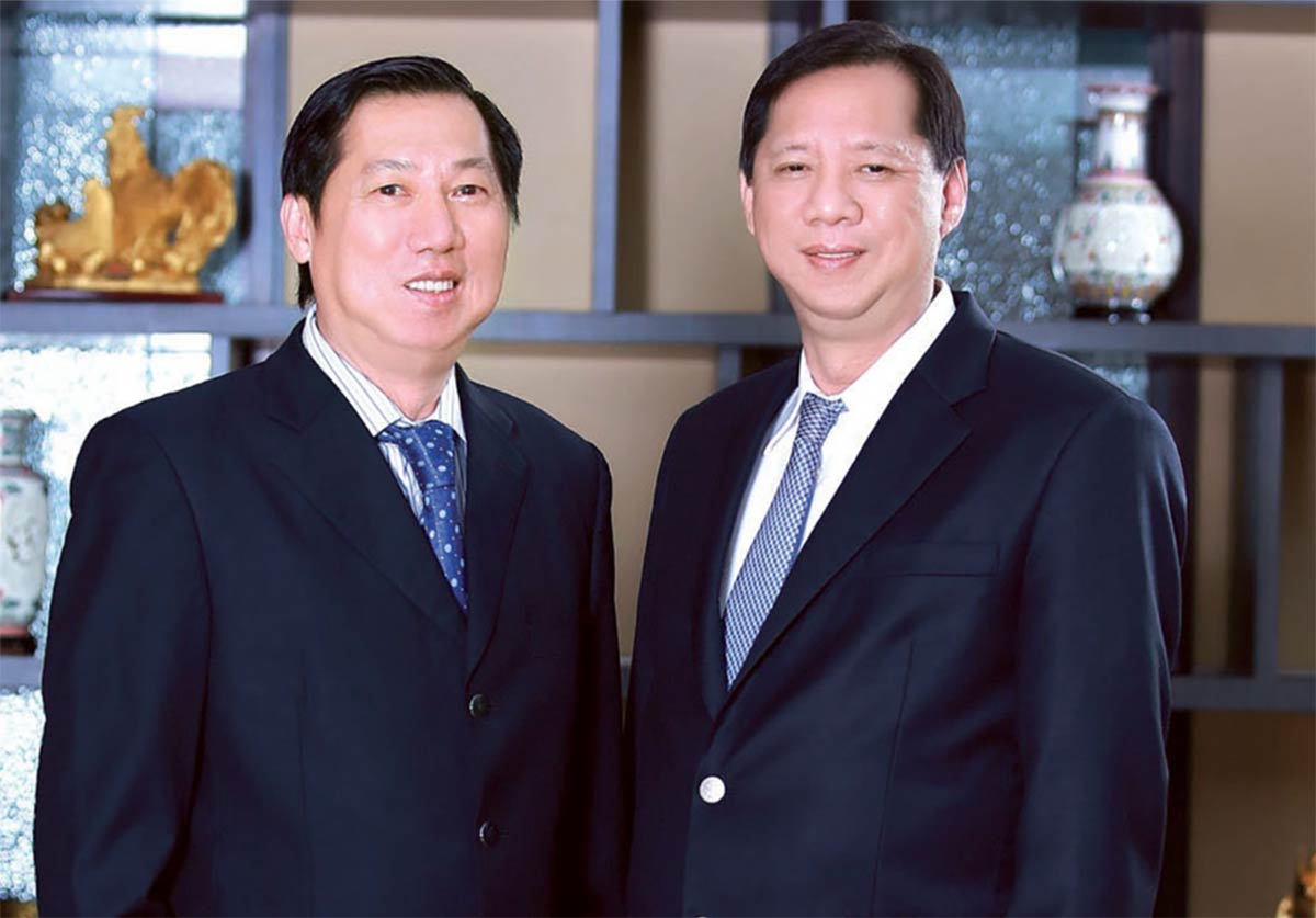 &Ocirc;ng Trần Lệ Nguy&ecirc;n (b&ecirc;n phải) v&agrave; &ocirc;ng Trần Kim Th&agrave;nh (Ảnh: Forbes)