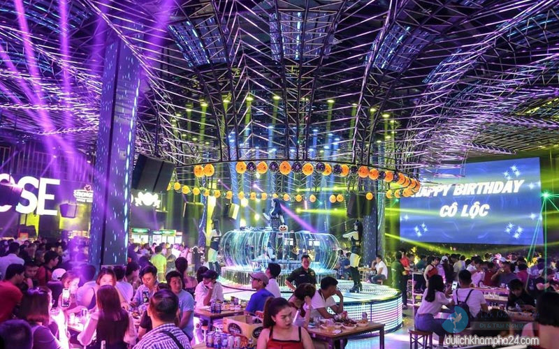 Bộ Y tế đề nghị đ&#243;ng cửa qu&#225;n bar, karaoke tr&#234;n cả nước trước nguy cơ l&#226;y lan Covid-19 - Ảnh 1