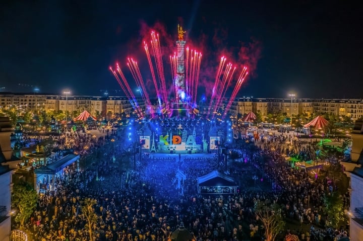 Si&#234;u quần thể đ&#244; thị biển của Vinhomes đ&#243;n gần 4 vạn kh&#225;ch trong 3 ng&#224;y nghỉ lễ - Ảnh 1