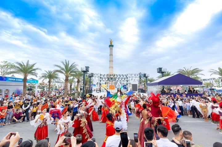 Si&#234;u quần thể đ&#244; thị biển của Vinhomes đ&#243;n gần 4 vạn kh&#225;ch trong 3 ng&#224;y nghỉ lễ - Ảnh 6